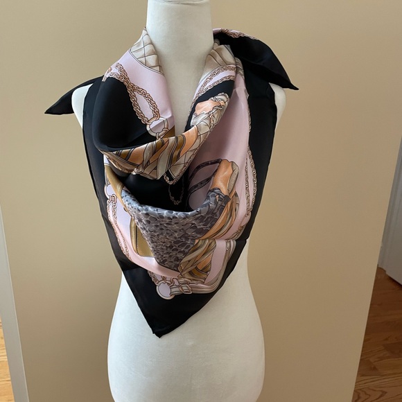 Elegant Italian Fashion Print Silk Scarf - Picture 2 of 6